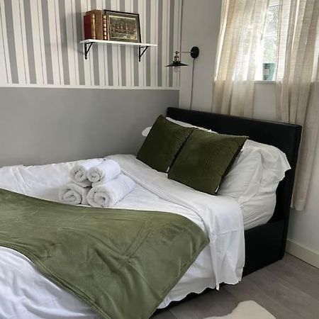 One Bedroom Putney Village Flat 런던 외부 사진