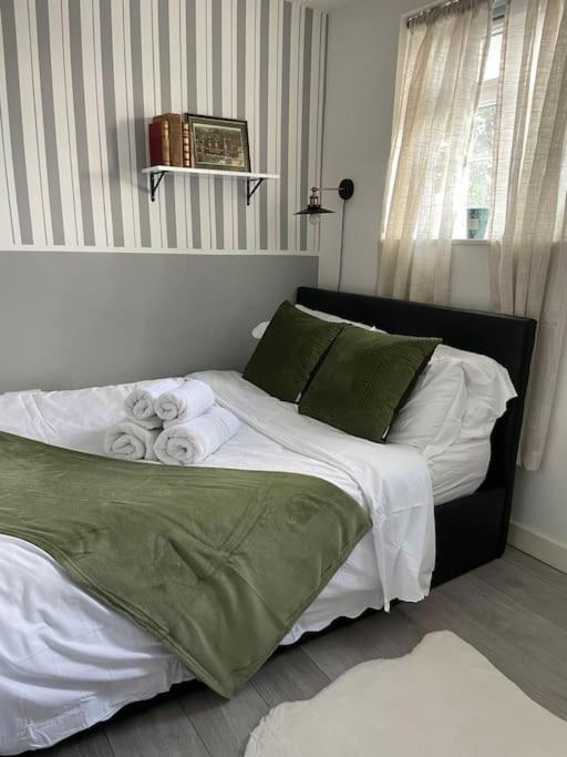 One Bedroom Putney Village Flat 런던 외부 사진