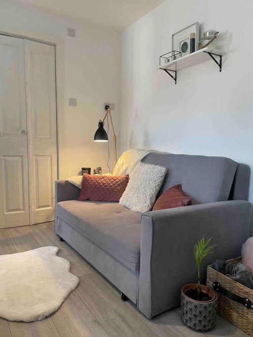 One Bedroom Putney Village Flat 런던 외부 사진