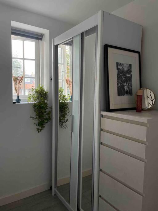 One Bedroom Putney Village Flat 런던 외부 사진