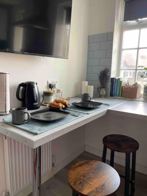 One Bedroom Putney Village Flat 런던 외부 사진
