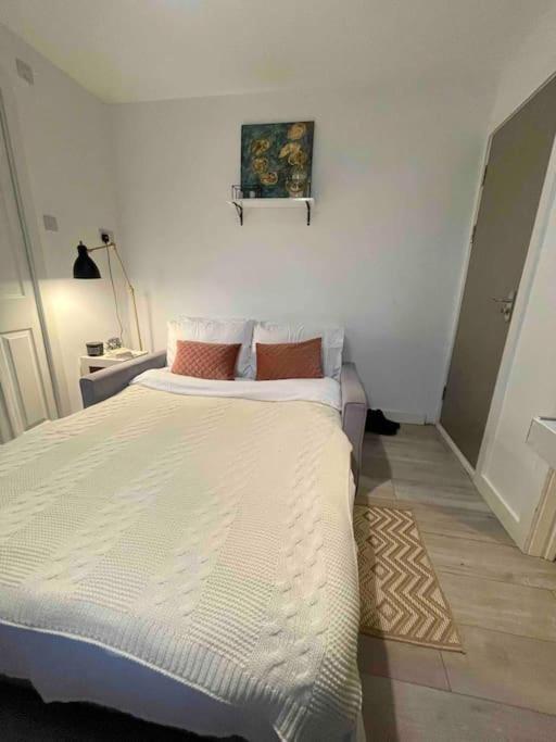 One Bedroom Putney Village Flat 런던 외부 사진