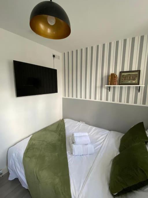 One Bedroom Putney Village Flat 런던 외부 사진