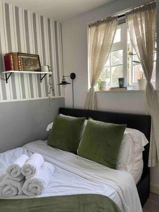 One Bedroom Putney Village Flat 런던 외부 사진